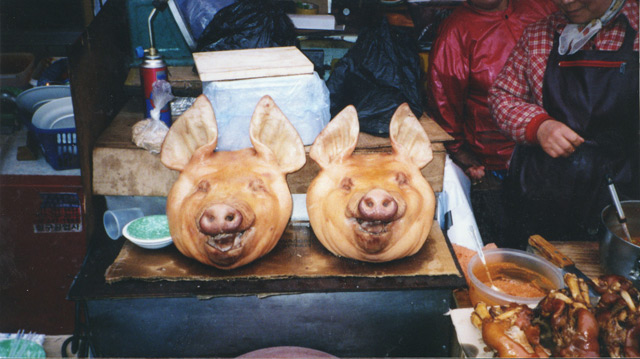 The Two Little Pigs Went to Market
